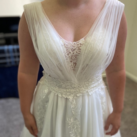 Wedding dress - Picture 6 of 8